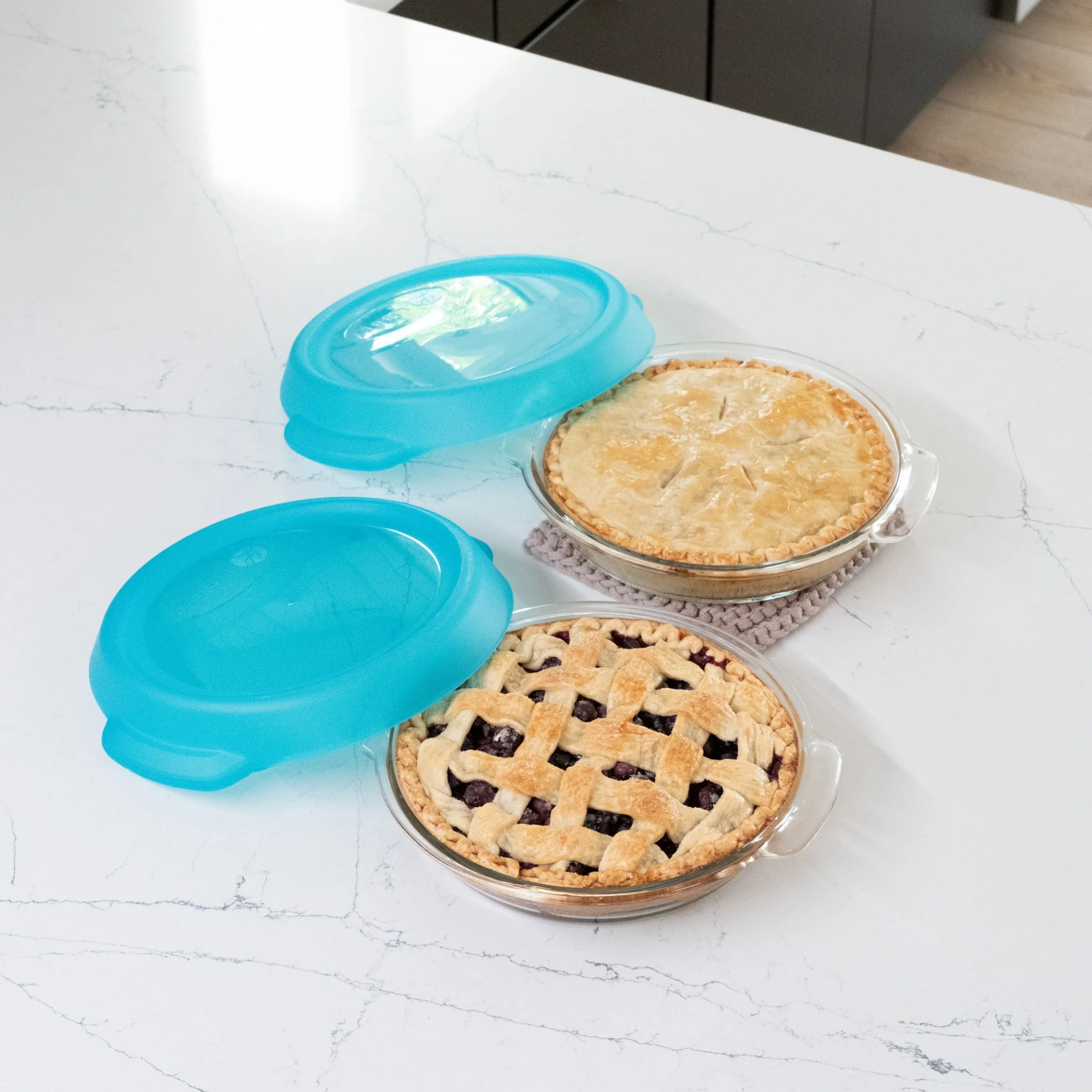 Libbey Baker’s Premium Stackable Glass Pie Dish Set of 2 with Lids, 9 Inch Round Baking Dishes with GreatGrip Handles
