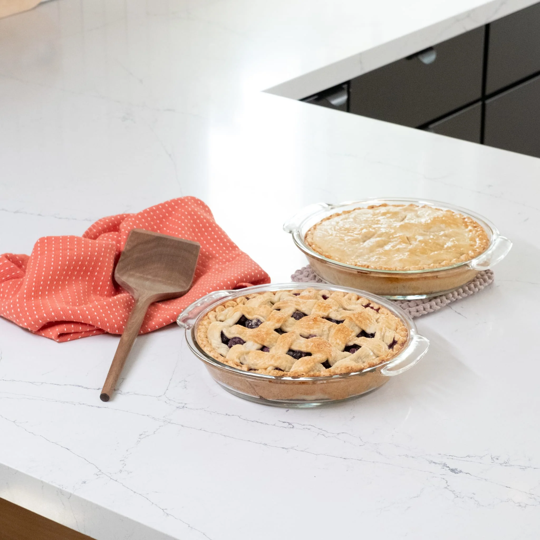 Libbey Baker’s Premium Stackable Glass Pie Dish Set of 2 with Lids, 9 Inch Round Baking Dishes with GreatGrip Handles
